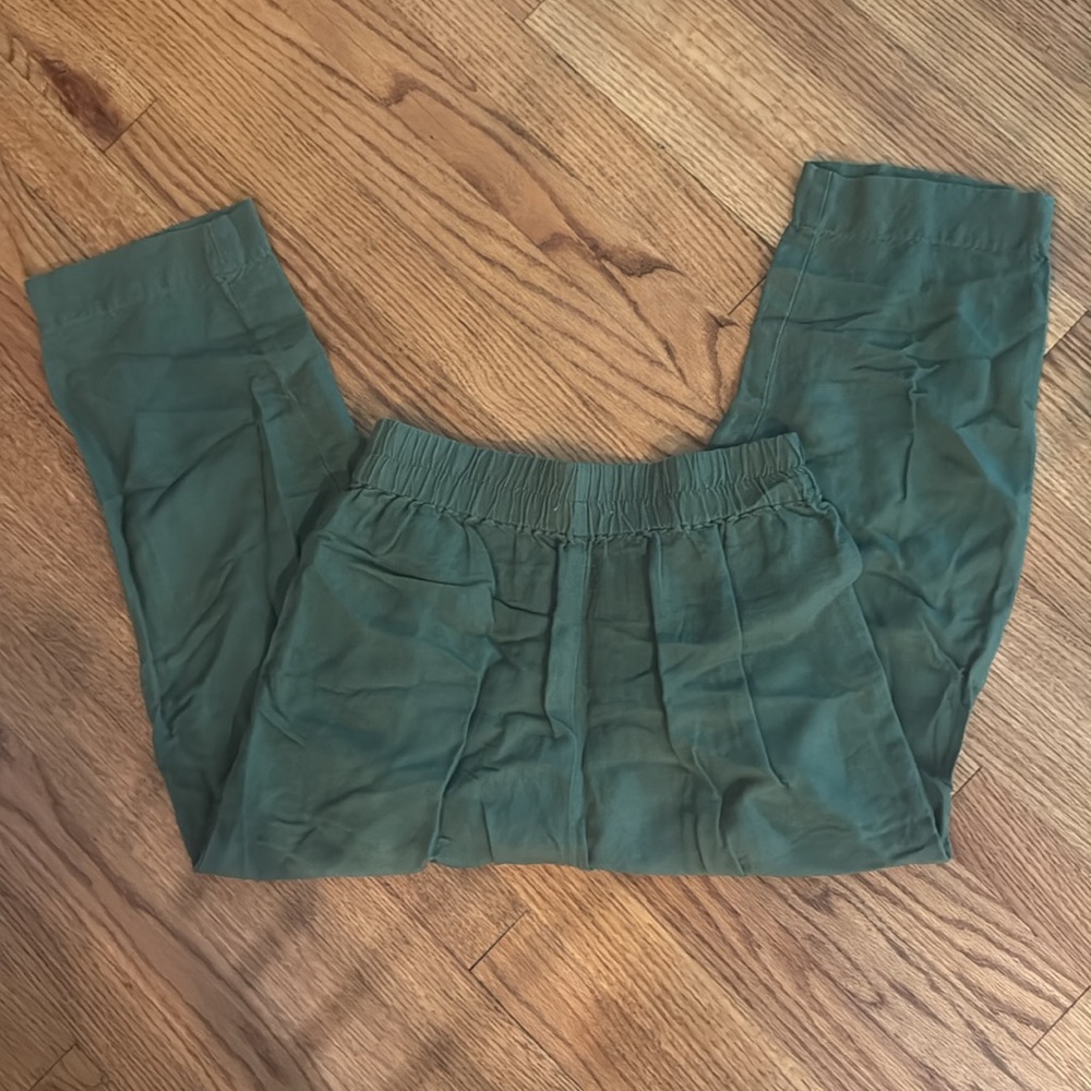 Made well, Olive, green breeze woven elastic cropped pants - Picture 3 of 3